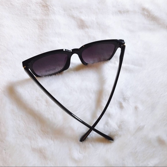 Jacob Black Classic Square Sunglasses - Picture 7 of 10